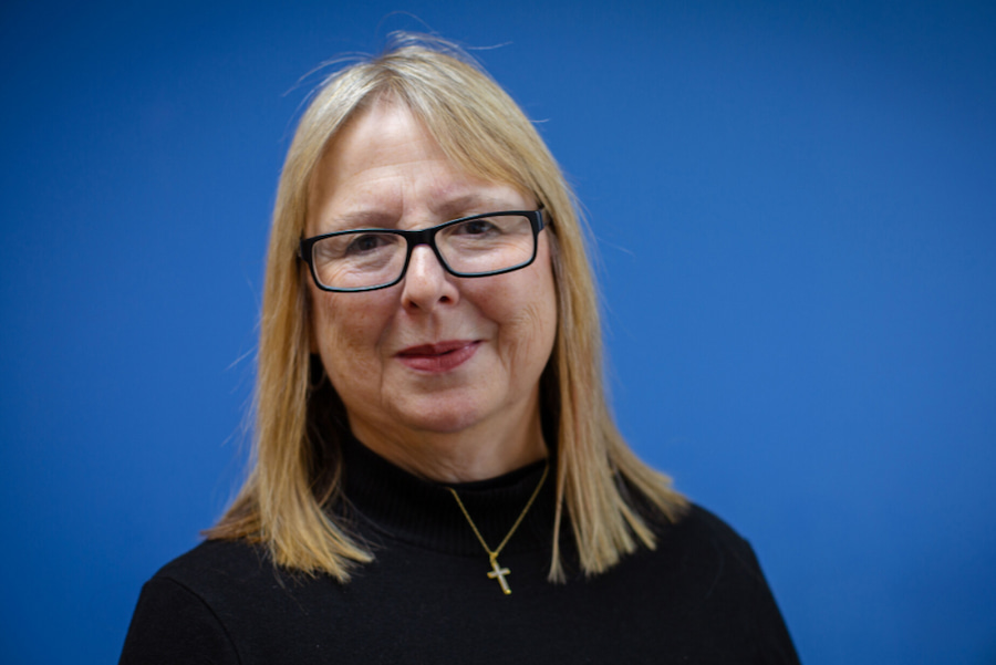 A photo of Laura Hayes.